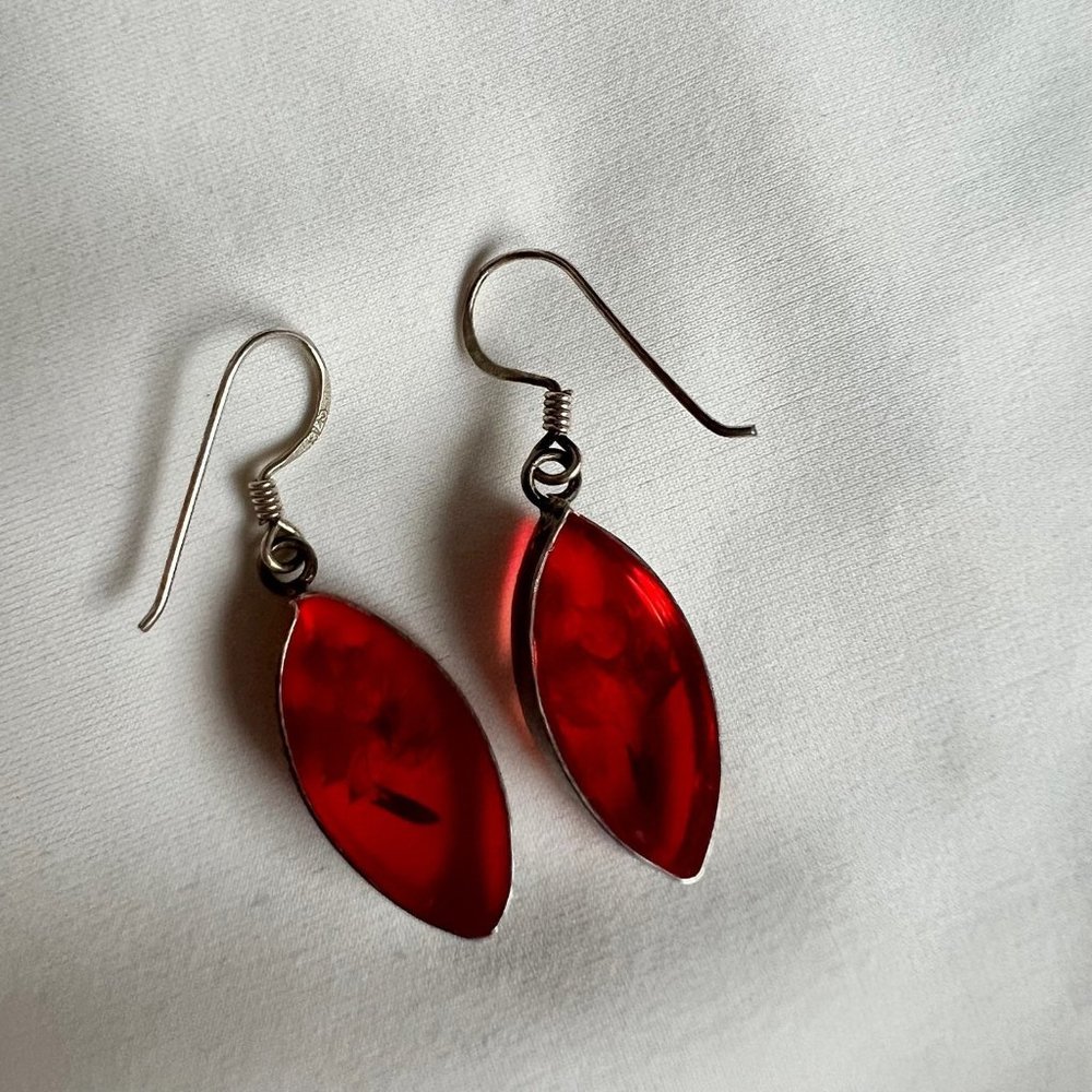 Vintage Dried Flowers Red Resin Sterling Silver Dangle Drop Hook Earrings - Picture 5 of 7